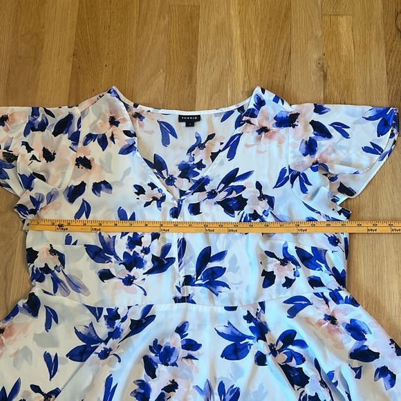 Torrid Georgette Peplum Blouse V Neck Flutter Sleeves Ivory & Blue Women Size 1X - Picture 3 of 12